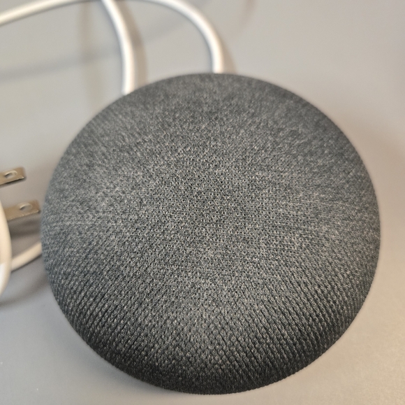 Google Home Mini - Picture 3 of 6